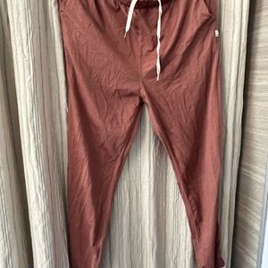 Vuori Men's Rust Joggers